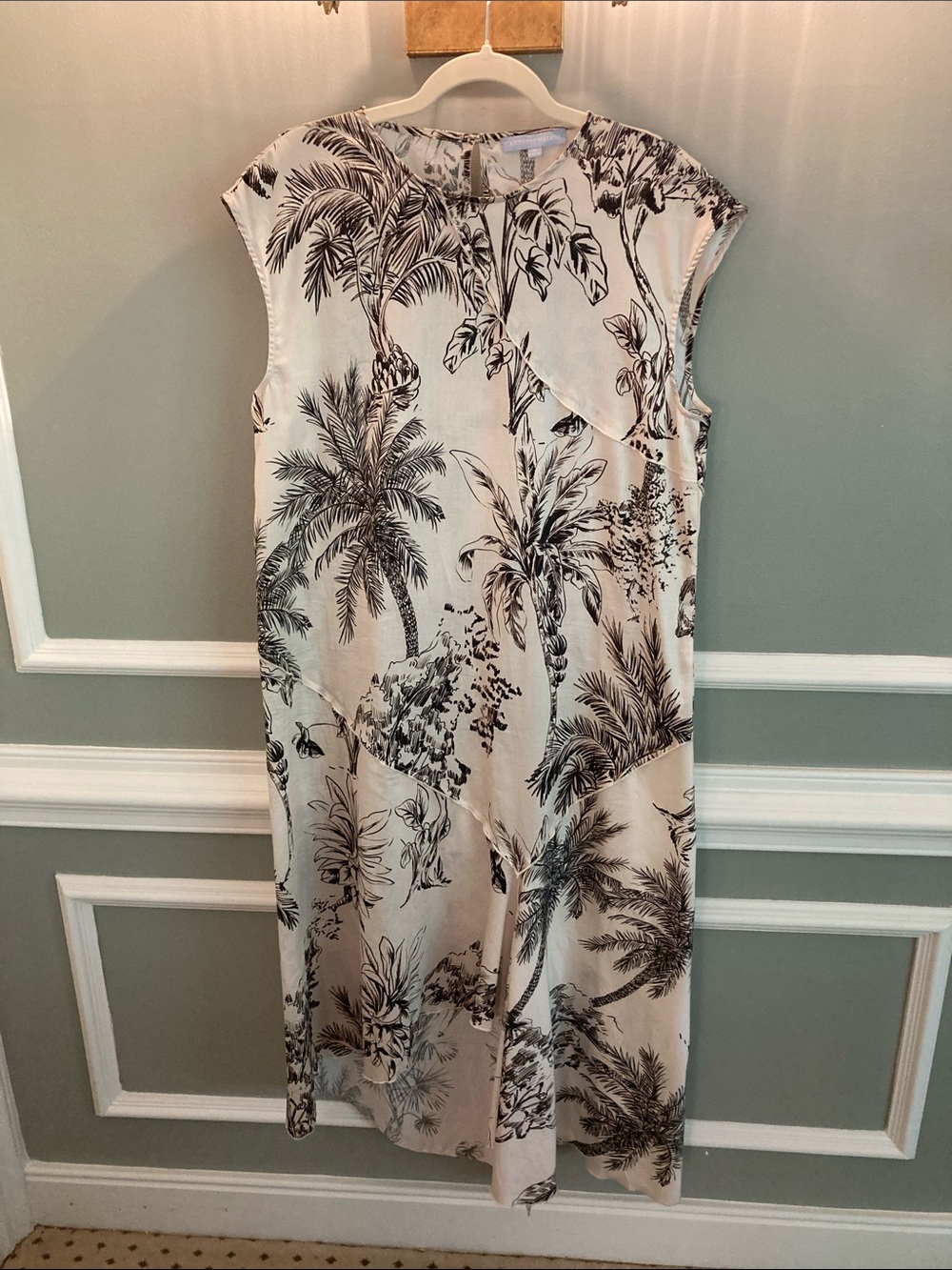 Sleeveless Tropical Print Shift Dress - Cream & Black